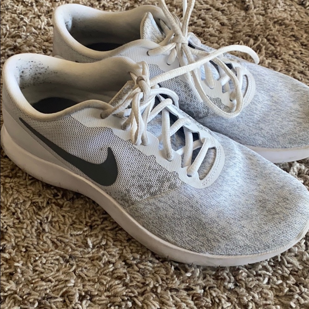 Women’s Nike Tennis Shoes
